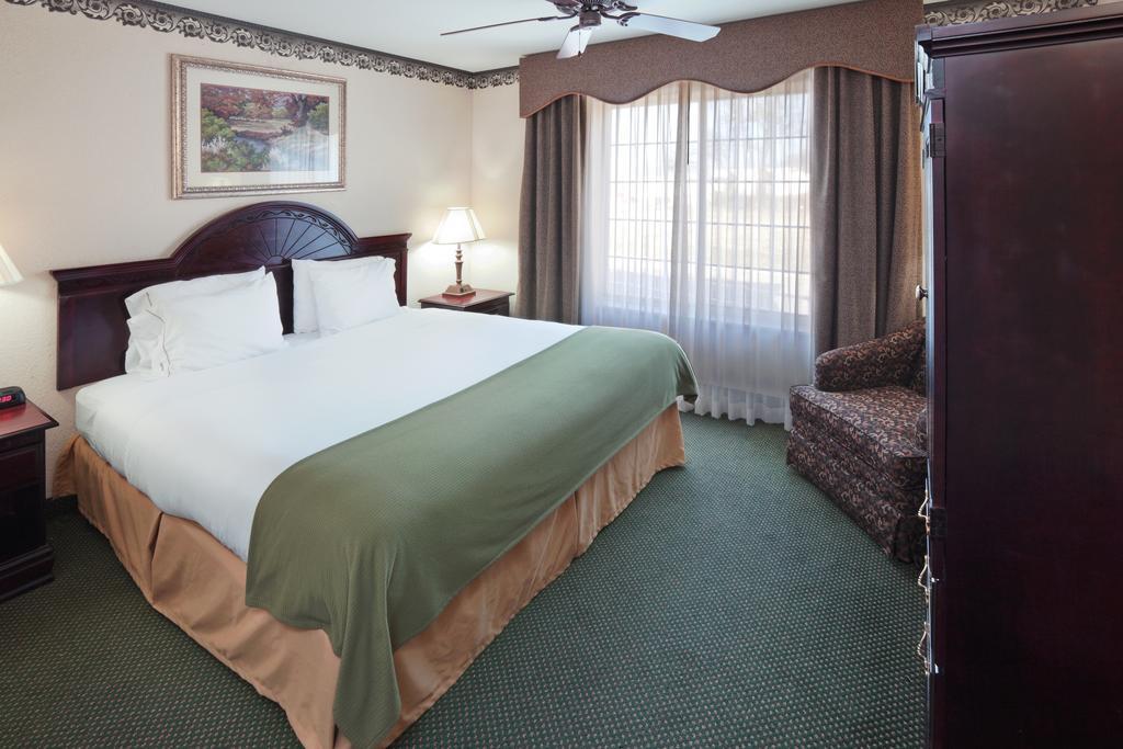 Holiday Inn Express Hotel & Suites Gainesville By Ihg Buitenkant foto